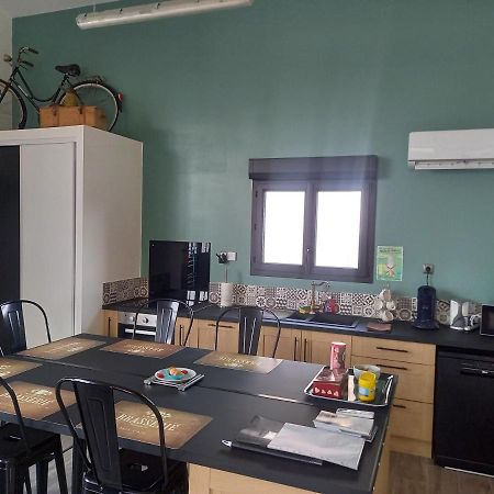 Вилла Cosy-Loft Industriel , Jacuzzi , Wifi , 6 Personnes Max Aigues-Vives  Экстерьер фото